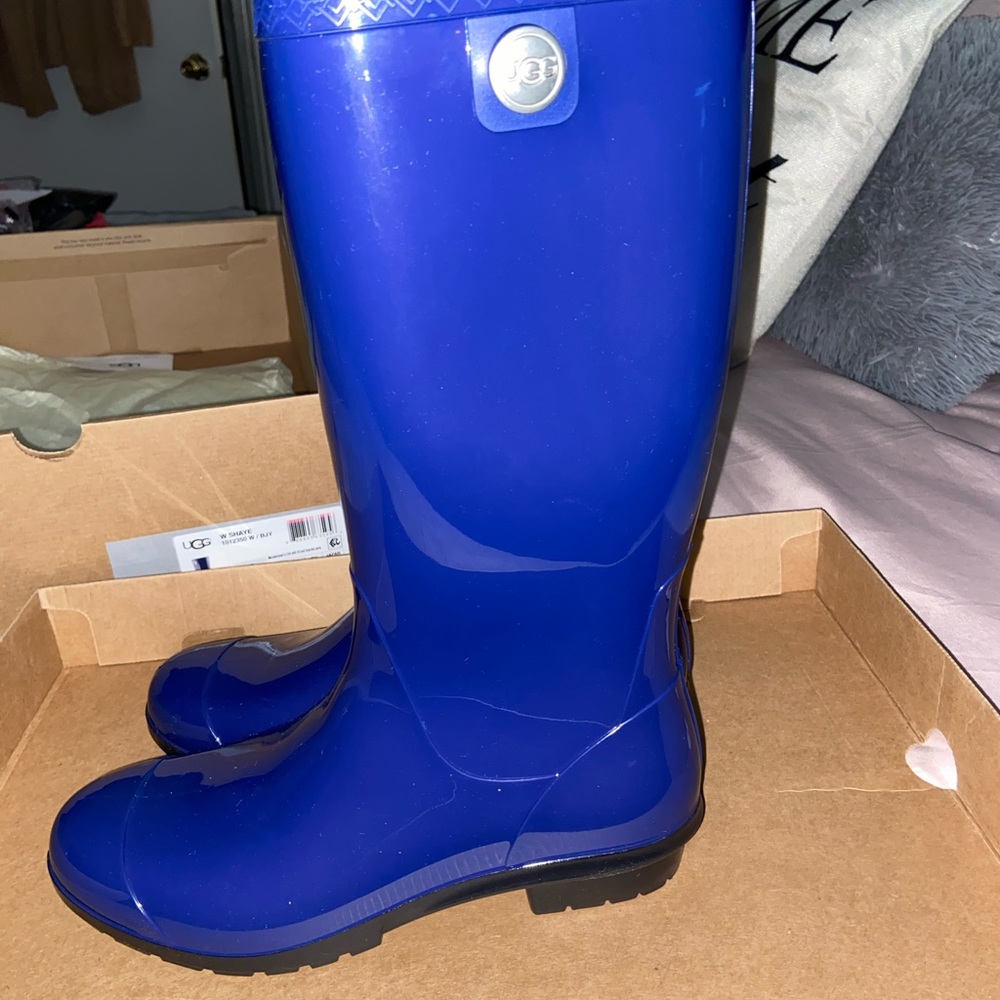 Uggs rain boots